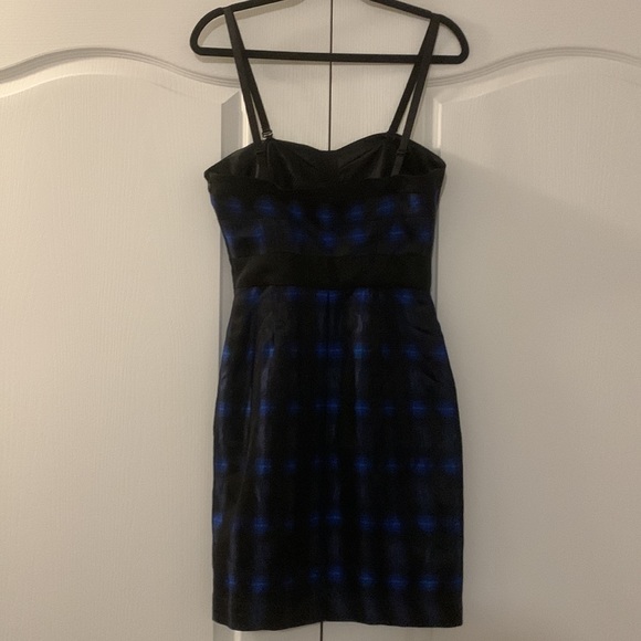 EUC silk blend Diane Von Furstenberg dress - Picture 7 of 12